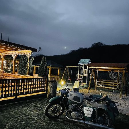 Agropensiunea Valea Fagilor Luncavita Esterno foto