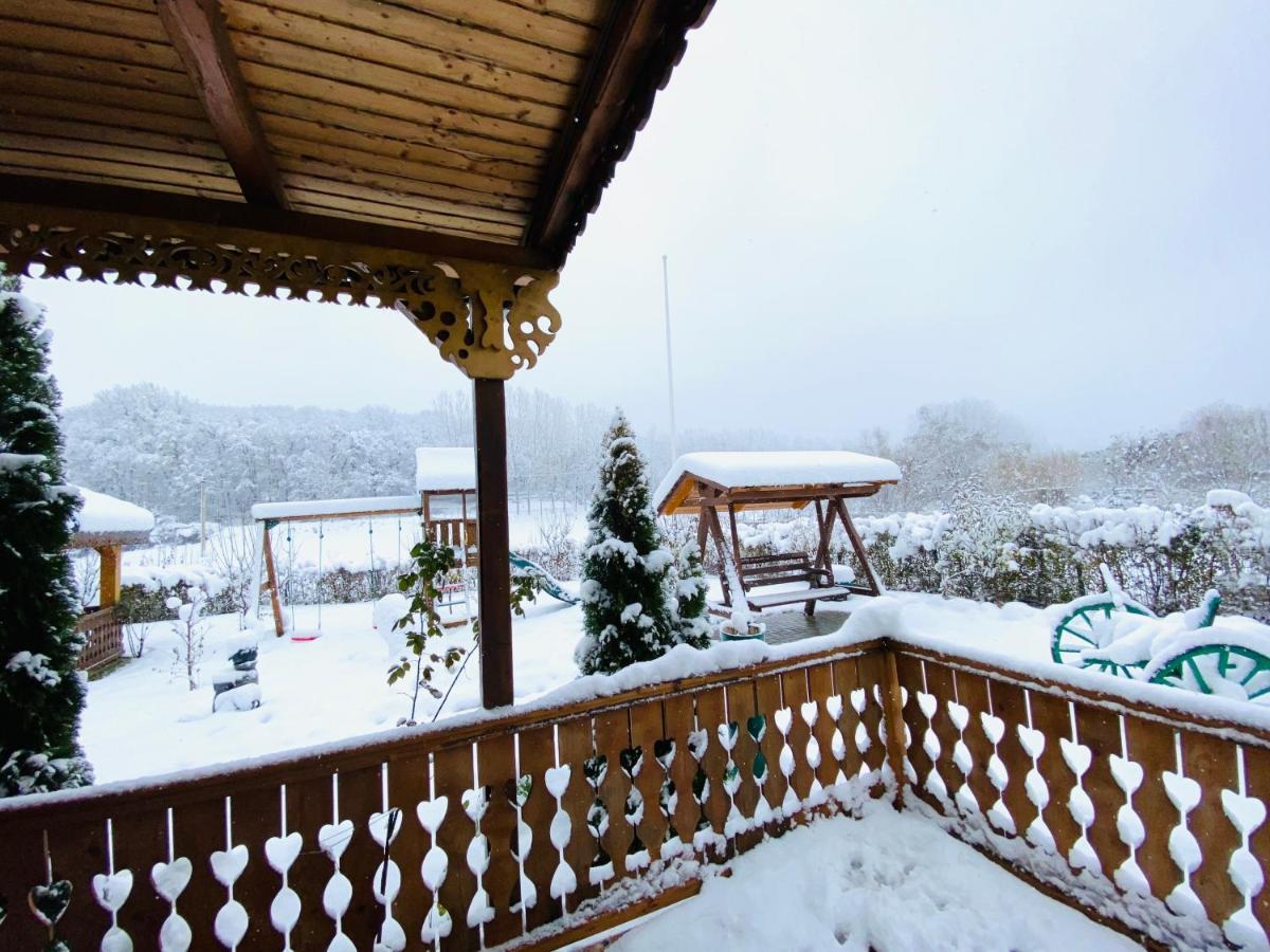 Agropensiunea Valea Fagilor Luncavita Esterno foto