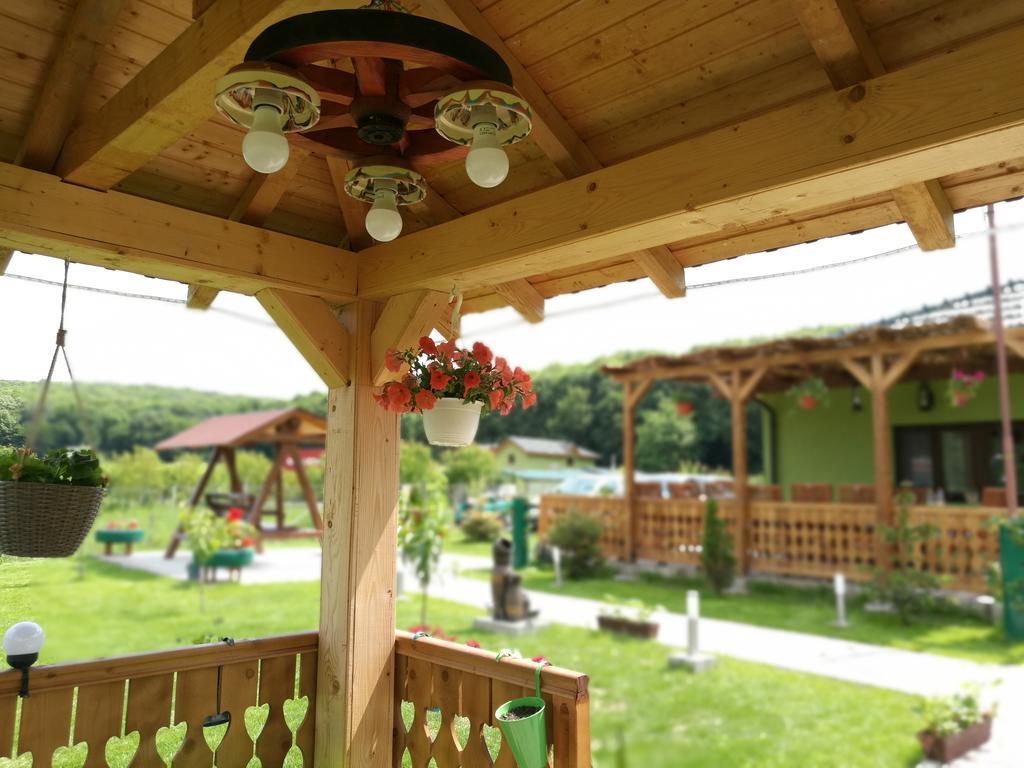 Agropensiunea Valea Fagilor Luncavita Esterno foto