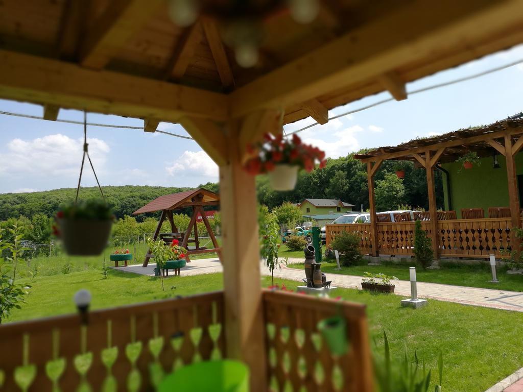 Agropensiunea Valea Fagilor Luncavita Esterno foto