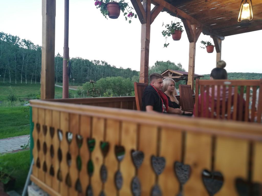 Agropensiunea Valea Fagilor Luncavita Esterno foto