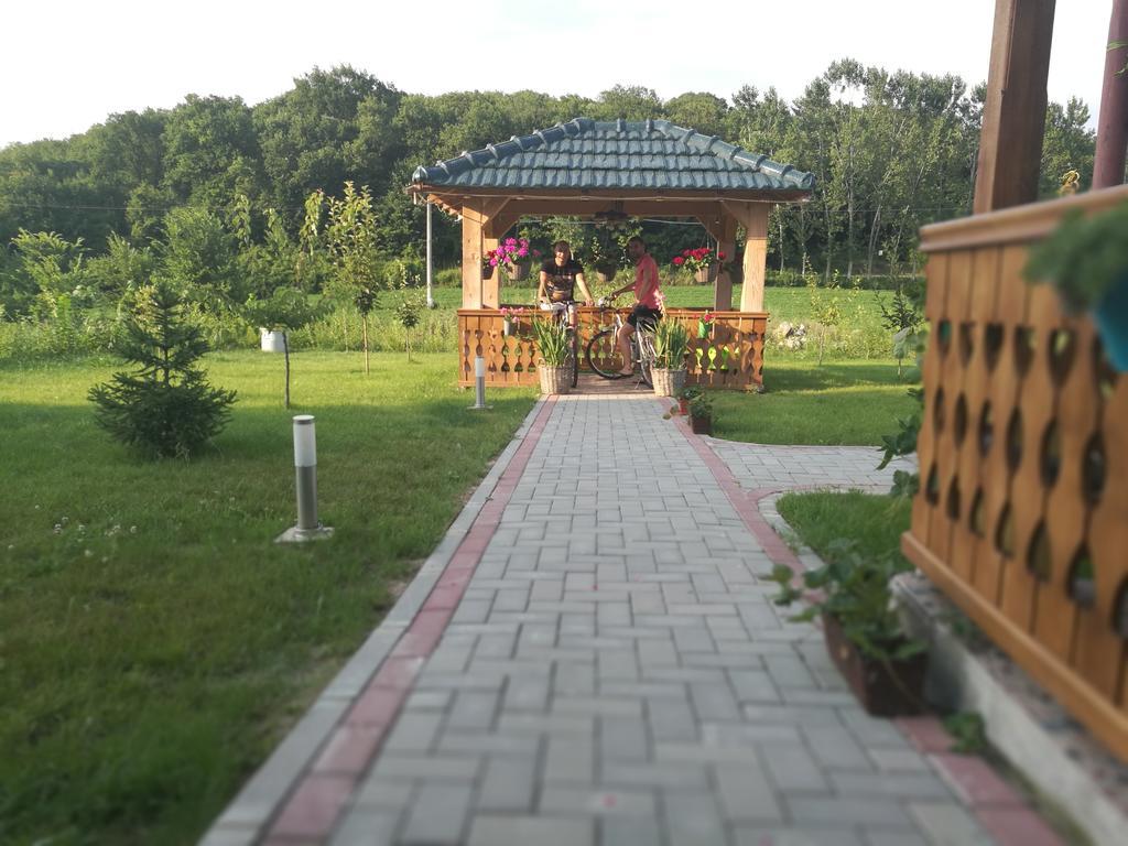 Agropensiunea Valea Fagilor Luncavita Esterno foto