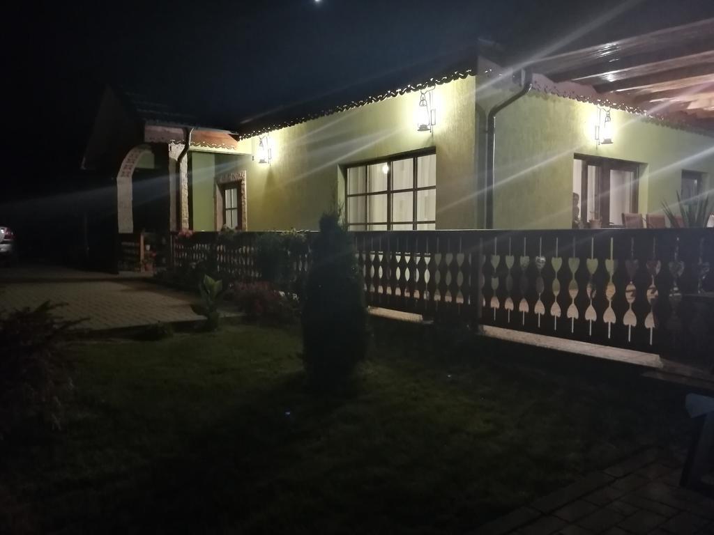 Agropensiunea Valea Fagilor Luncavita Esterno foto
