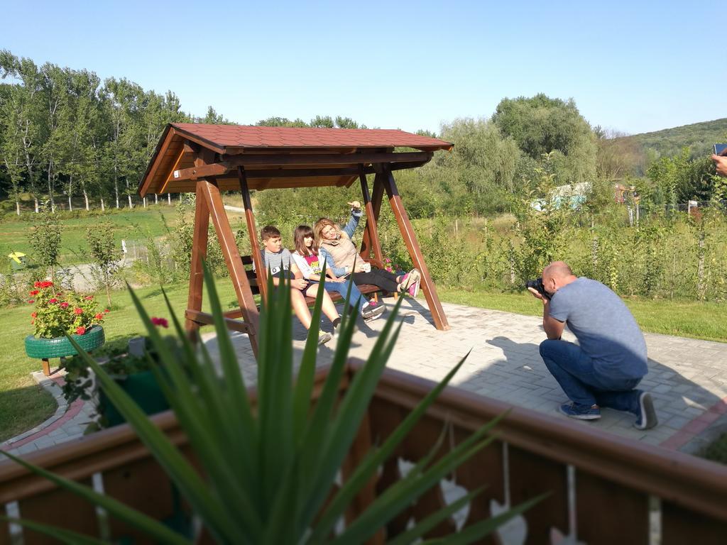 Agropensiunea Valea Fagilor Luncavita Esterno foto