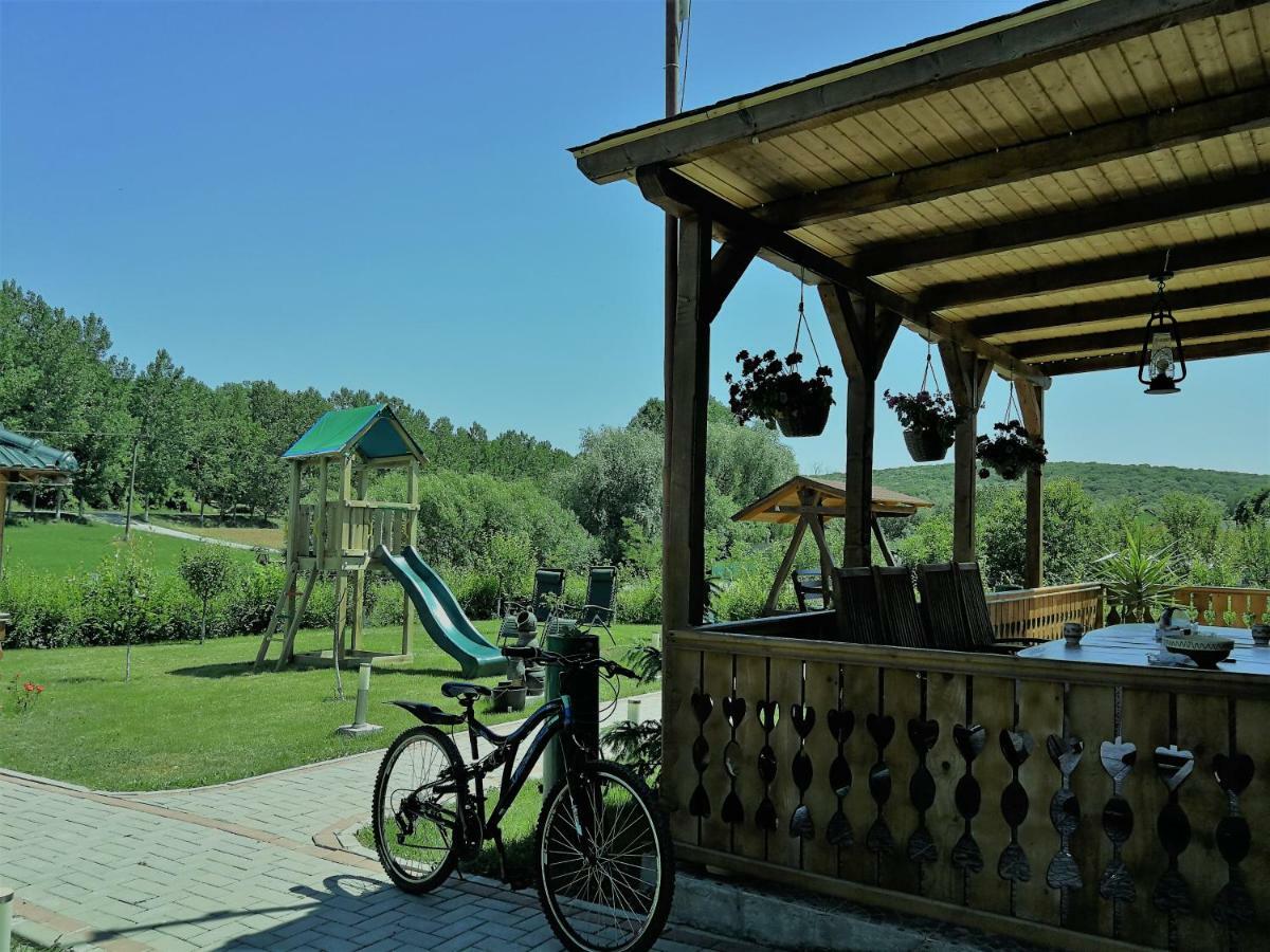 Agropensiunea Valea Fagilor Luncavita Esterno foto