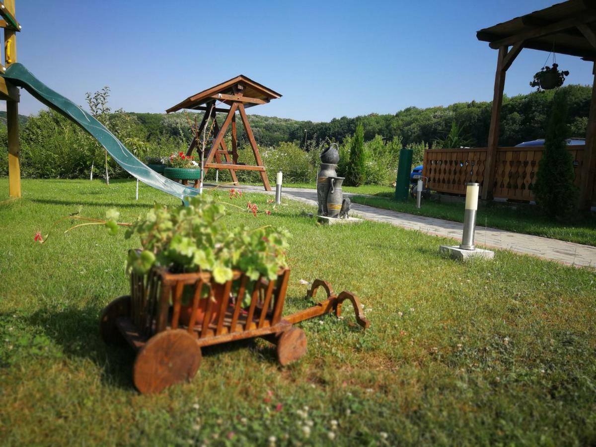 Agropensiunea Valea Fagilor Luncavita Esterno foto