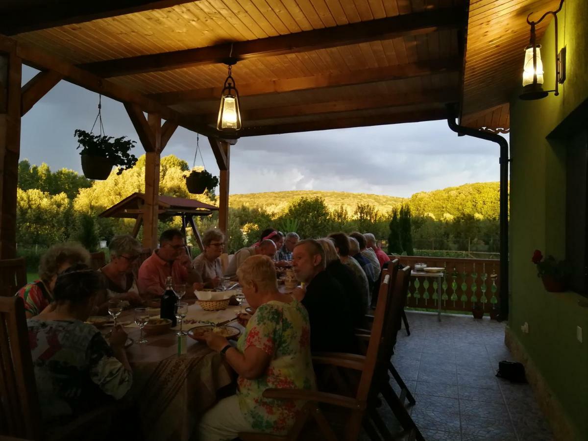 Agropensiunea Valea Fagilor Luncavita Esterno foto