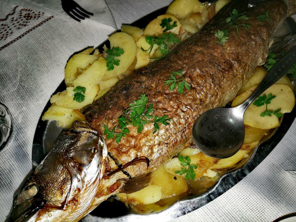 Agropensiunea Valea Fagilor Luncavita Esterno foto