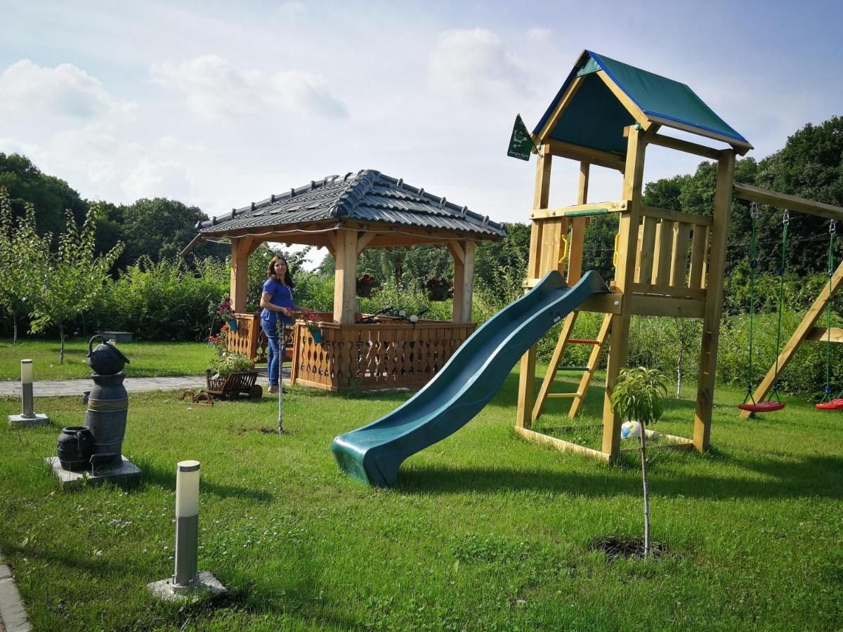 Agropensiunea Valea Fagilor Luncavita Esterno foto