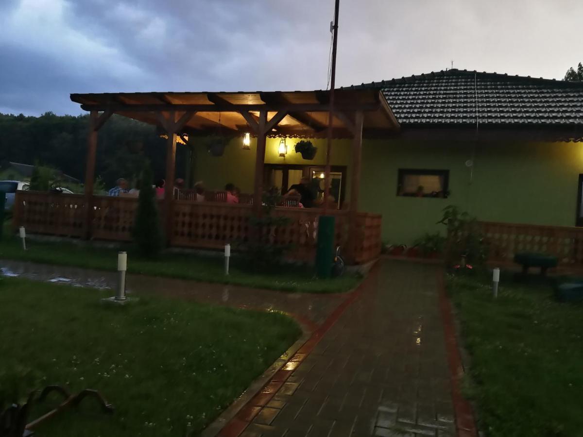 Agropensiunea Valea Fagilor Luncavita Esterno foto